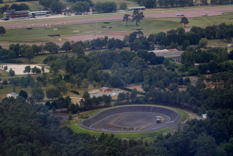 Illustration for article titled The 24 Hours Of Le Mans Is Unbelievable From The Air